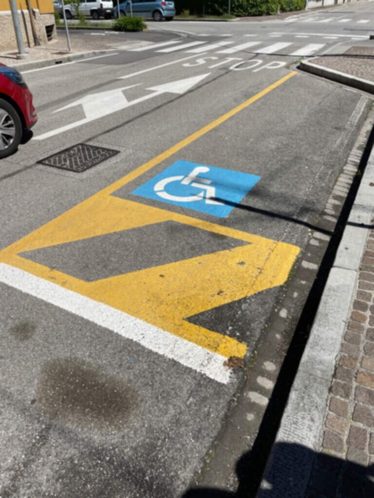 PARCHEGGIO DISABILI PUBBLICO Via Joppi