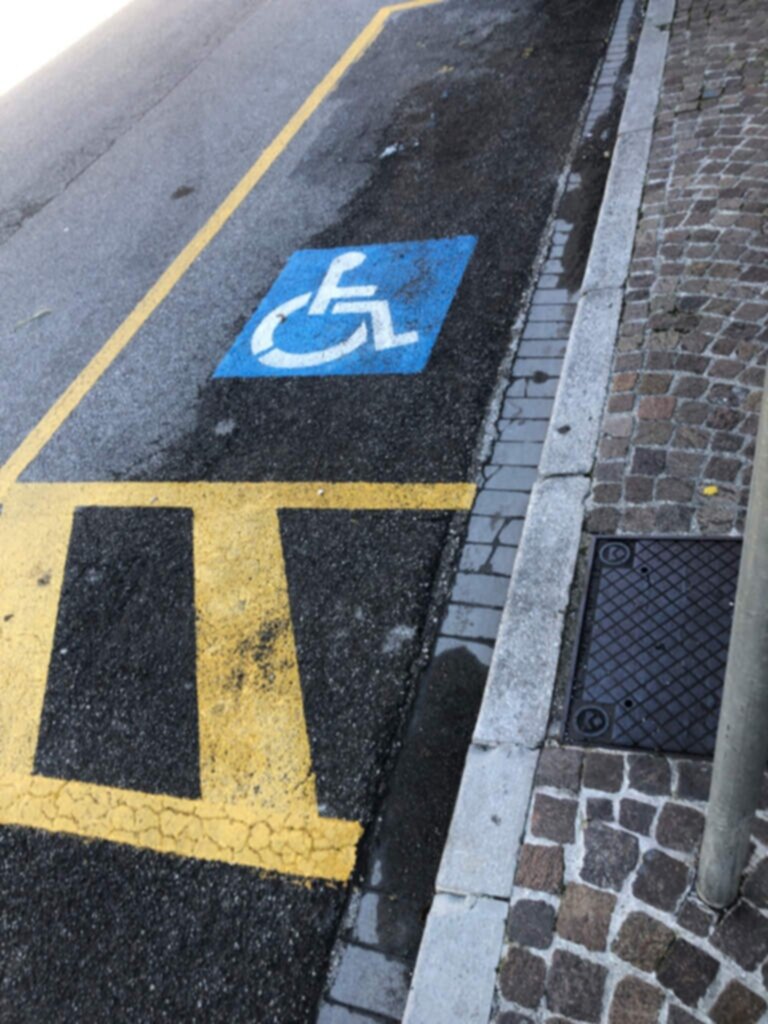 PARCHEGGIO DISABILI PUBBLICO via vincenzo joppi