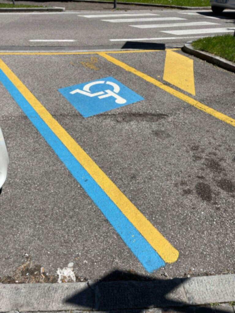 PARCHEGGIO DISABILI PUBBLICO Via Volturno