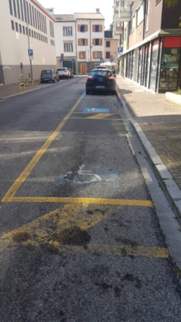 PARCHEGGIO DISABILI PUBBLICO