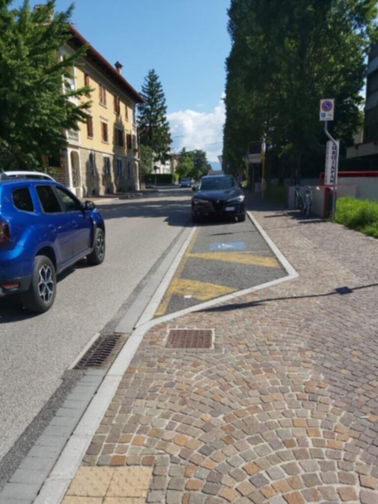 PARCHEGGIO DISABILI PUBBLICO in via planis