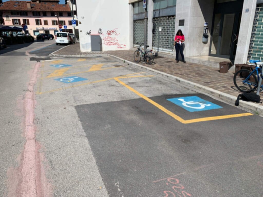 PARCHEGGIO DISABILI PUBBLICO