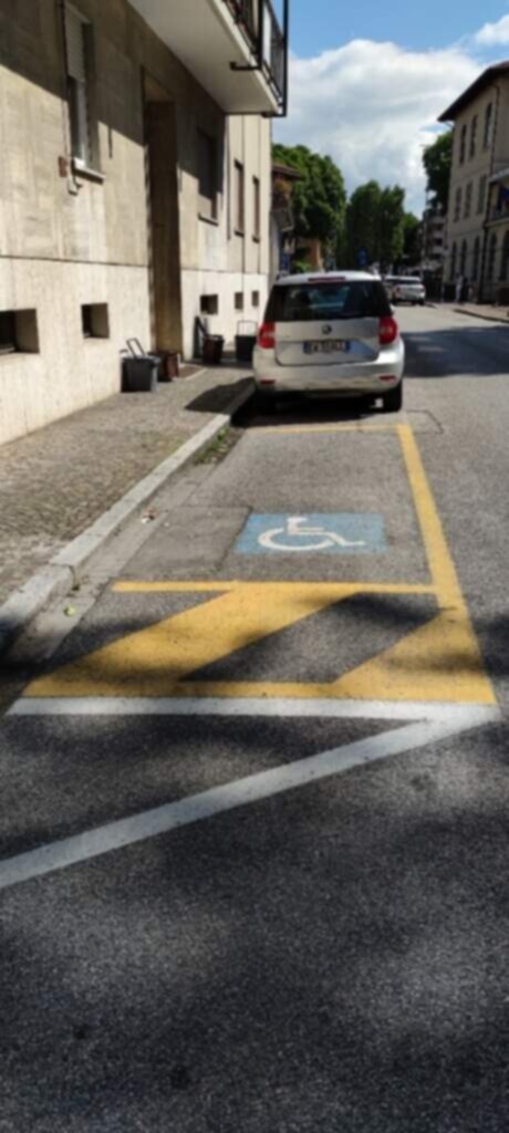 PARCHEGGIO DISABILI PUBBLICO