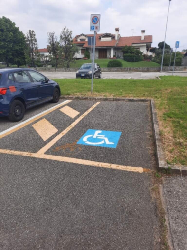 PARCHEGGIO DISABILI PUBBLICO