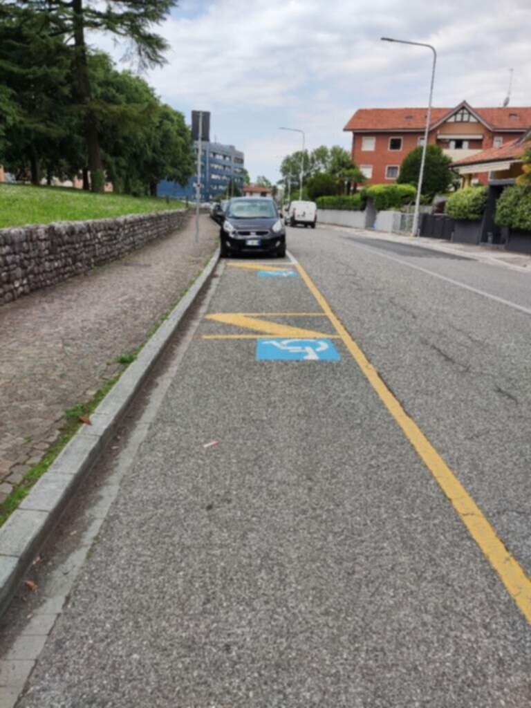 PARCHEGGIO DISABILI PUBBLICO