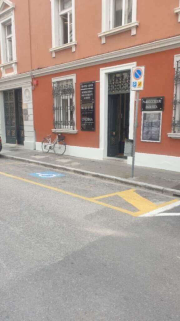 PARCHEGGIO DISABILI PUBBLICO