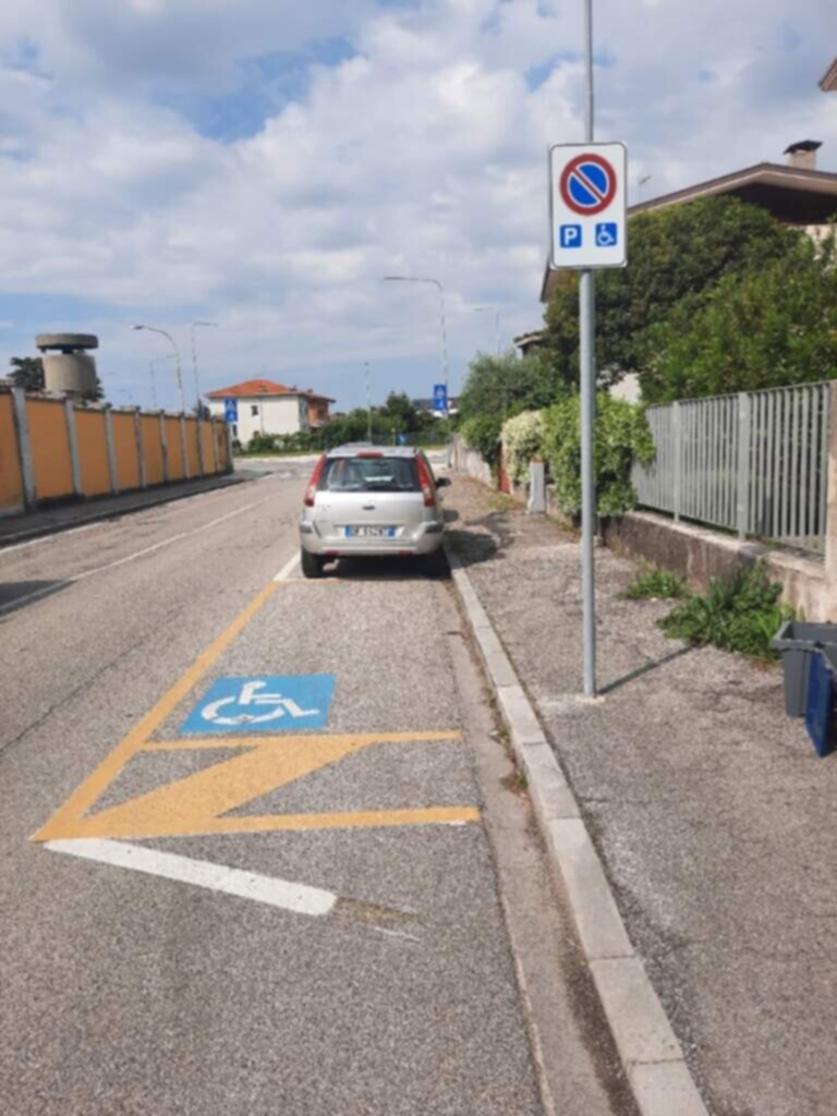 PARCHEGGIO DISABILI PUBBLICO