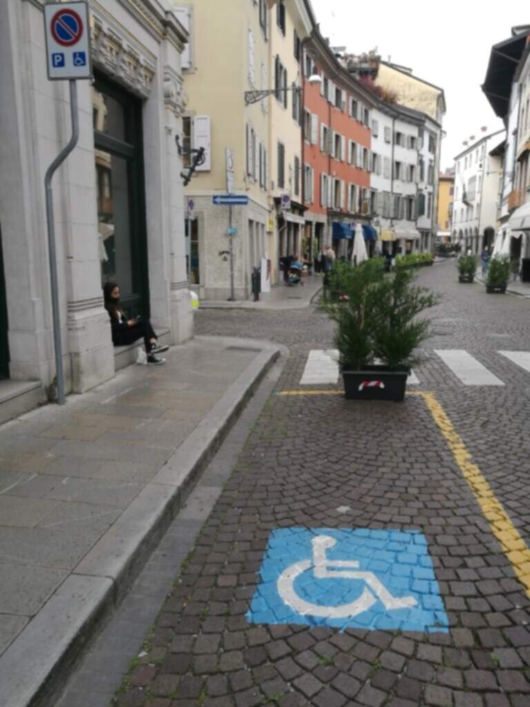 PARCHEGGIO DISABILI PUBBLICO in Via Daniele Manin