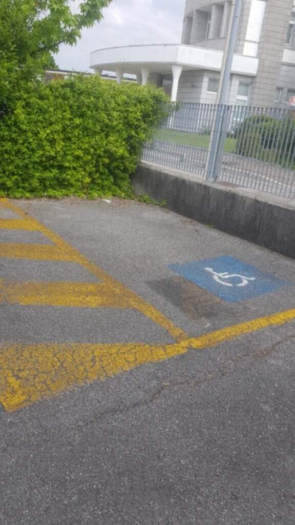 PARCHEGGIO DISABILI PUBBLICO