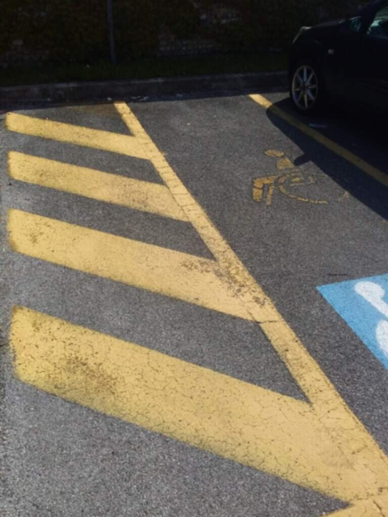 PARCHEGGIO DISABILI PUBBLICO