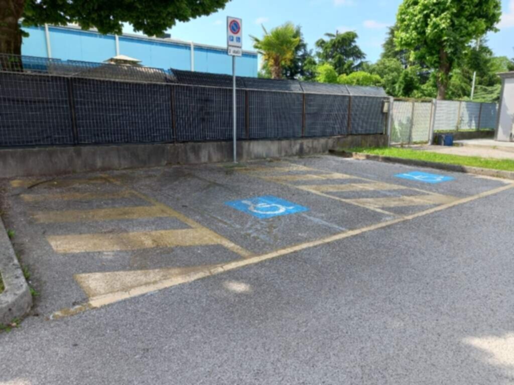 PARCHEGGIO DISABILI PUBBLICO