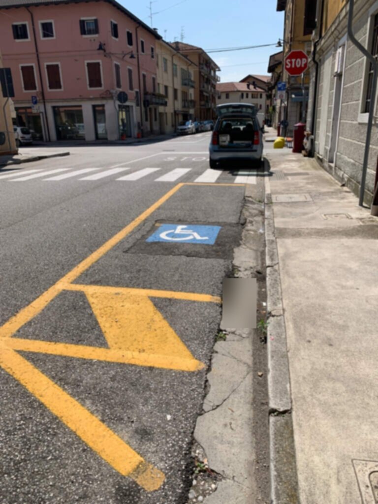 PARCHEGGIO DISABILI PUBBLICO