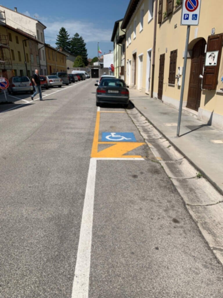 PARCHEGGIO DISABILI PUBBLICO