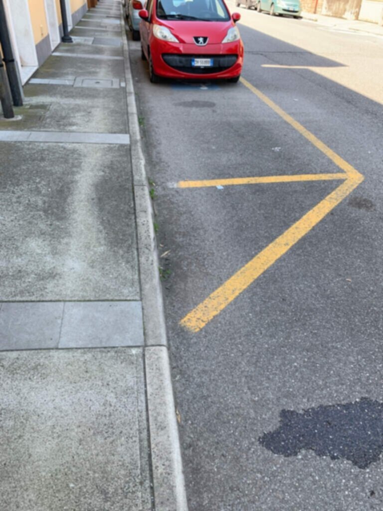 PARCHEGGIO DISABILI PUBBLICO