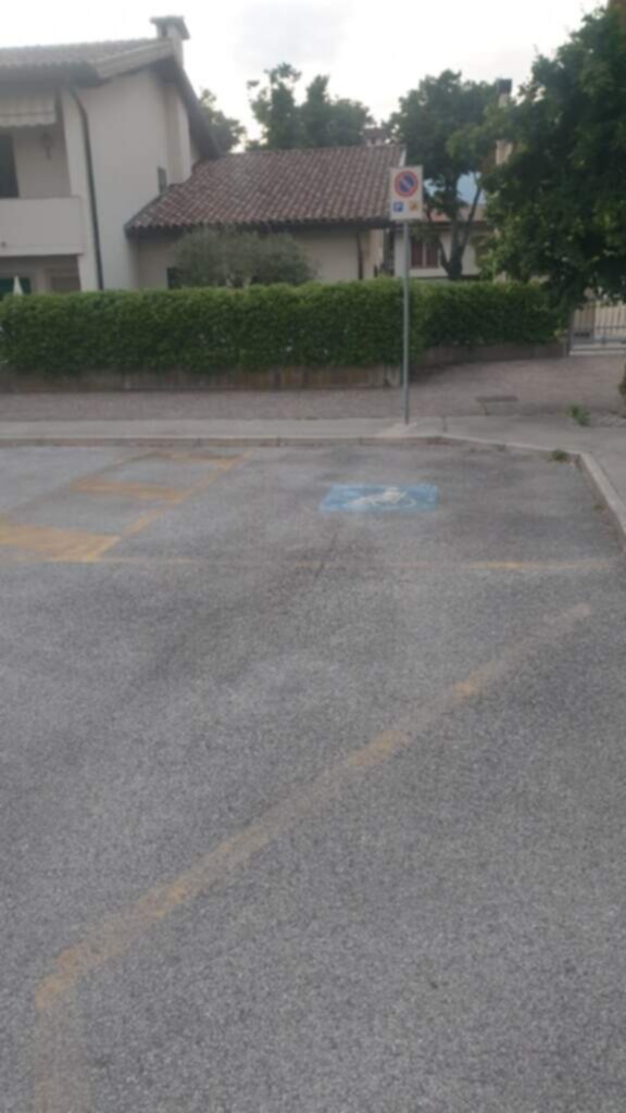 PARCHEGGIO DISABILI PUBBLICO