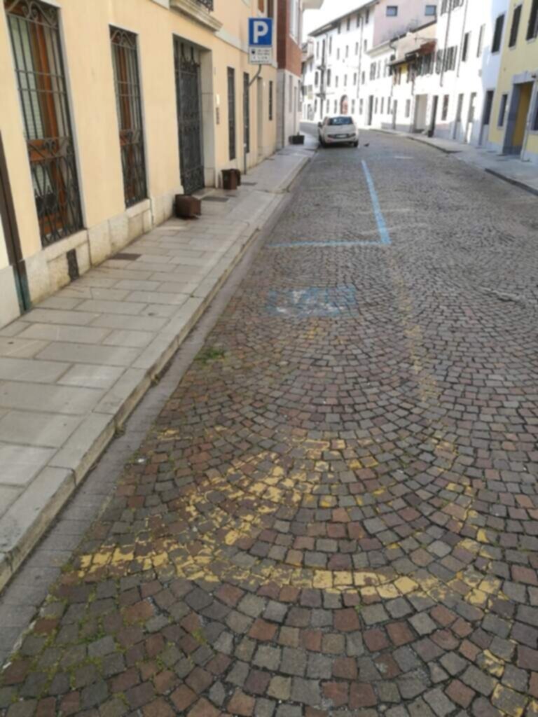 PARCHEGGIO DISABILI PUBBLICO in Via Villalta