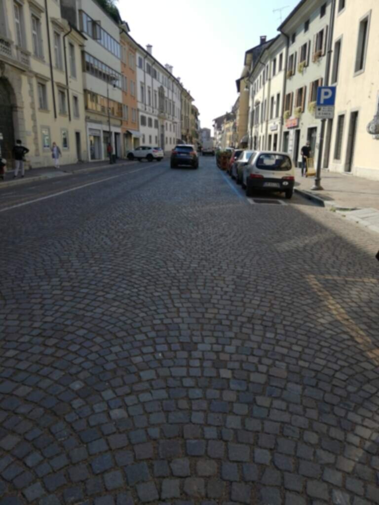 PARCHEGGIO DISABILI Pubblico via aquileia