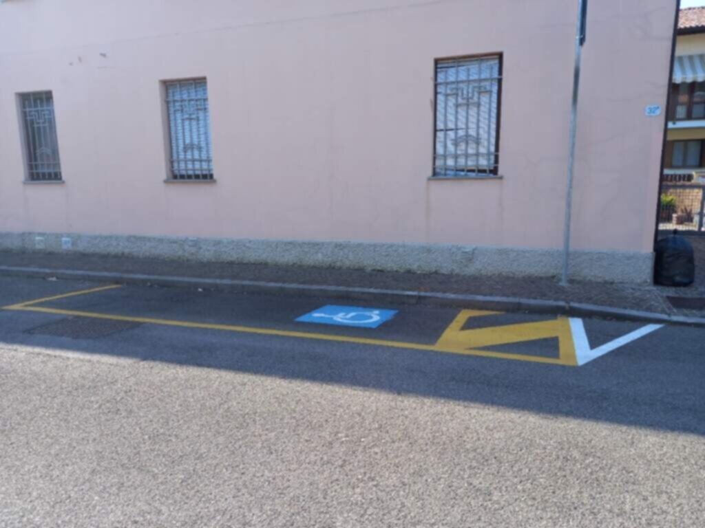 PARCHEGGIO DISABILI PUBBLICO