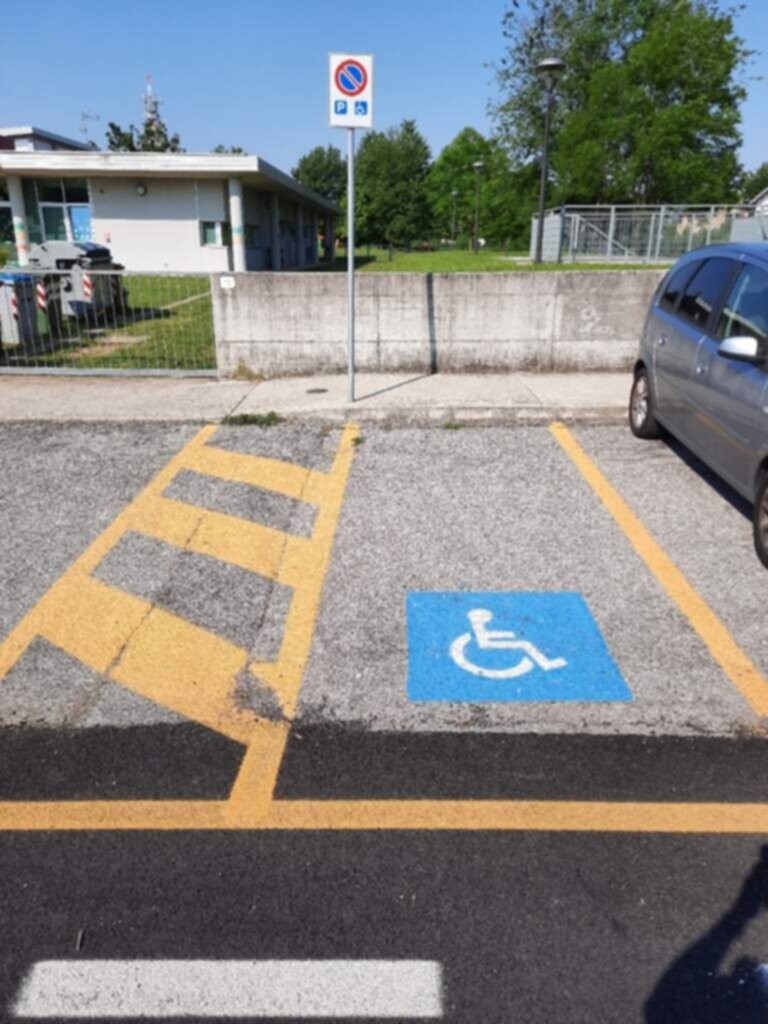 PARCHEGGIO DISABILI PUBBLICO