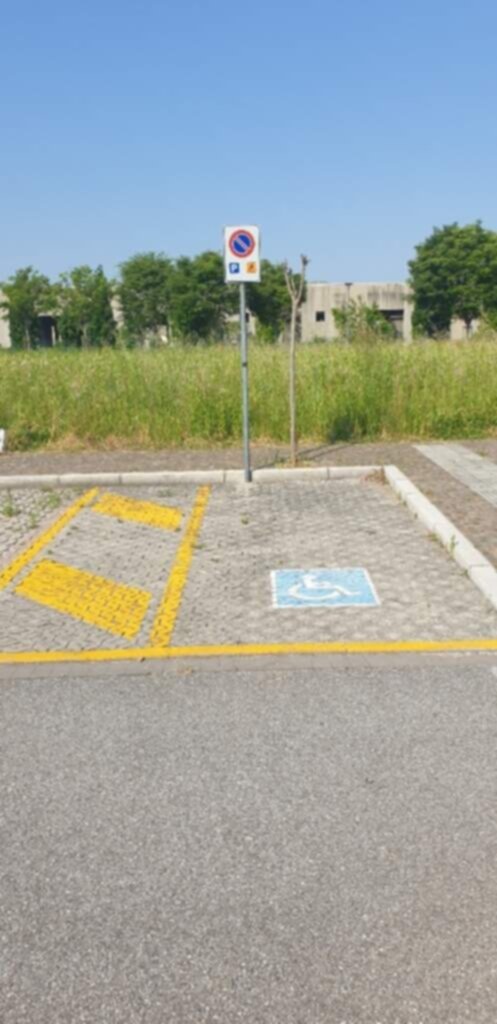 PARCHEGGIO DISABILI PUBBLICO