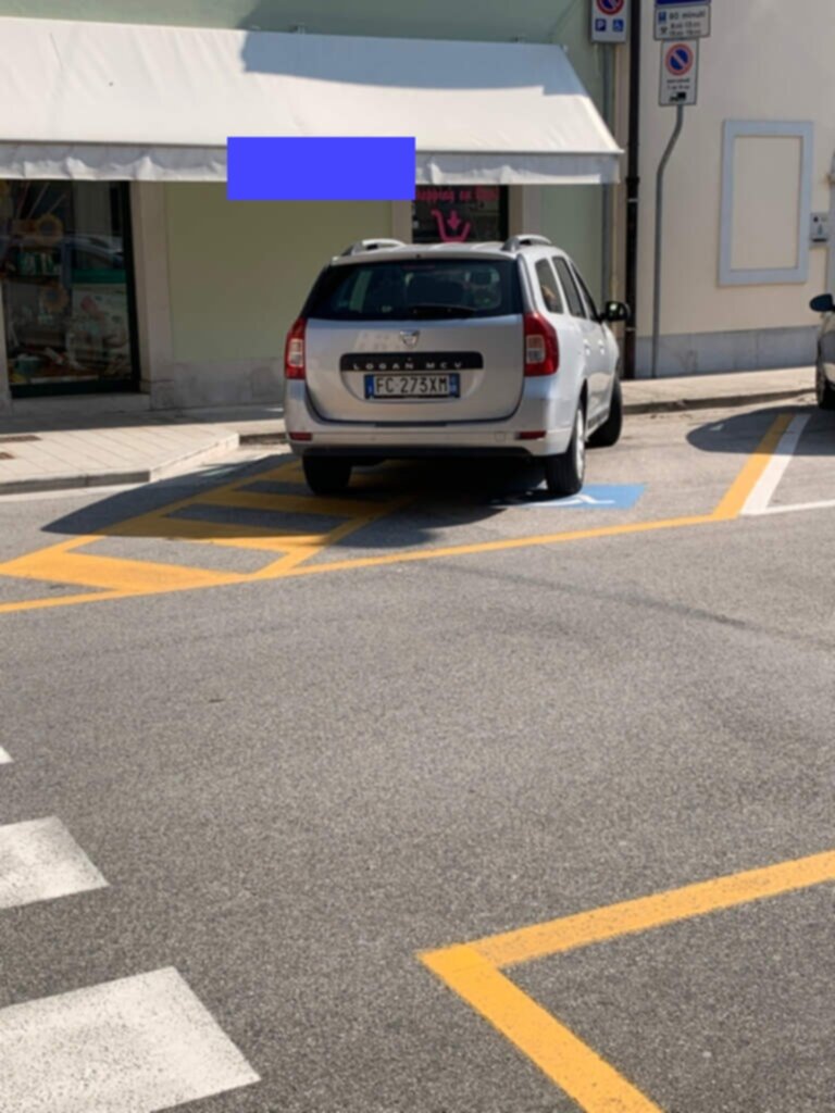 PARCHEGGIO DISABILI PUBBLICO