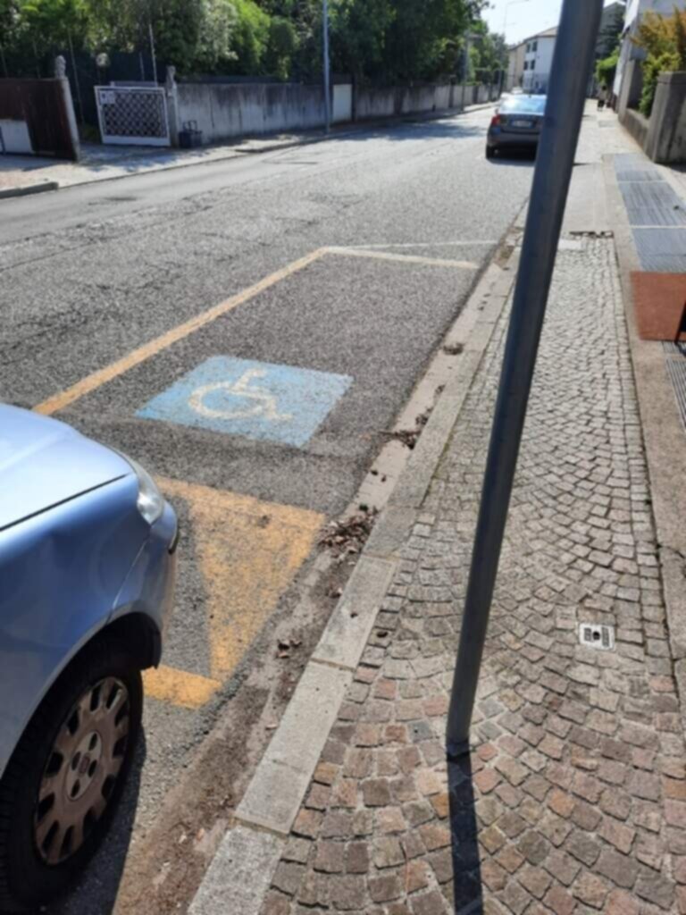 PARCHEGGIO DISABILI PUBBLICO