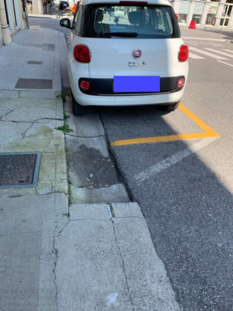 PARCHEGGIO DISABILI PUBBLICO