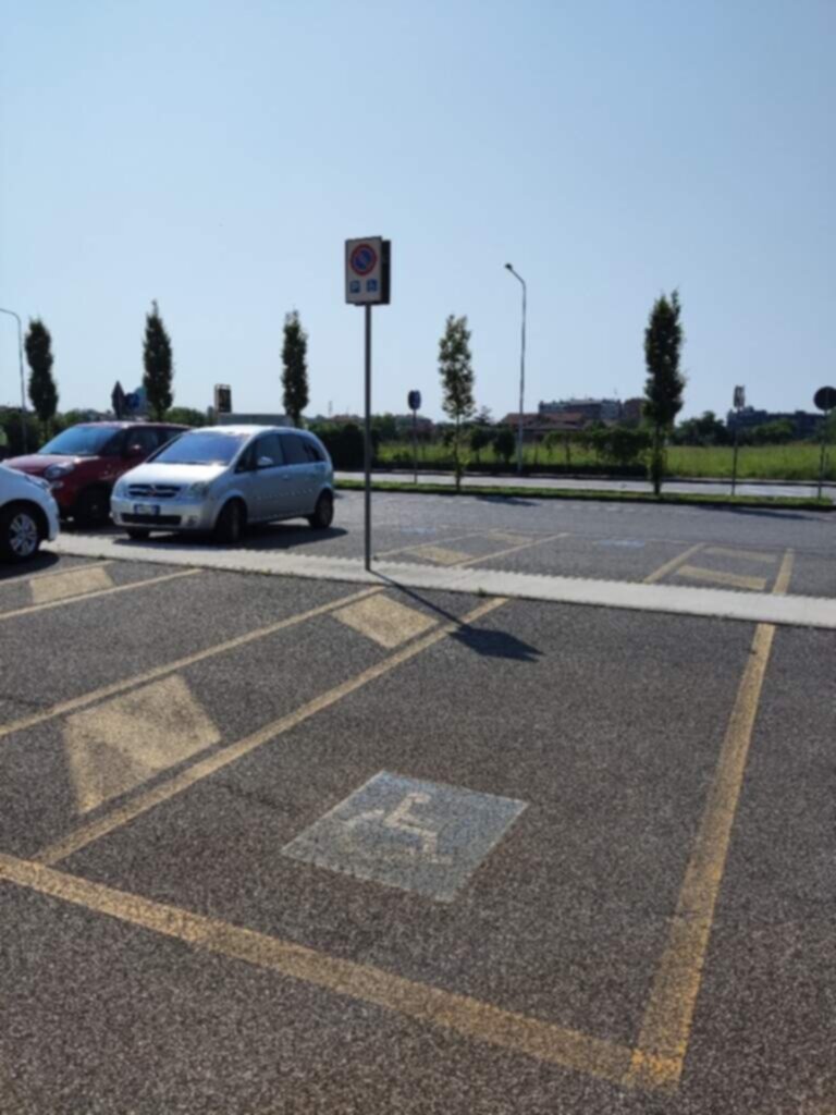 PARCHEGGIO DISABILI PUBBLICO