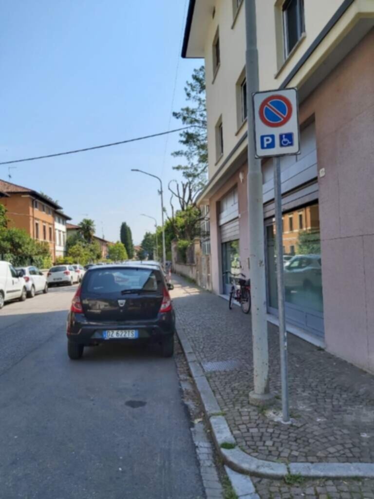 PARCHEGGIO DISABILI PUBBLICO