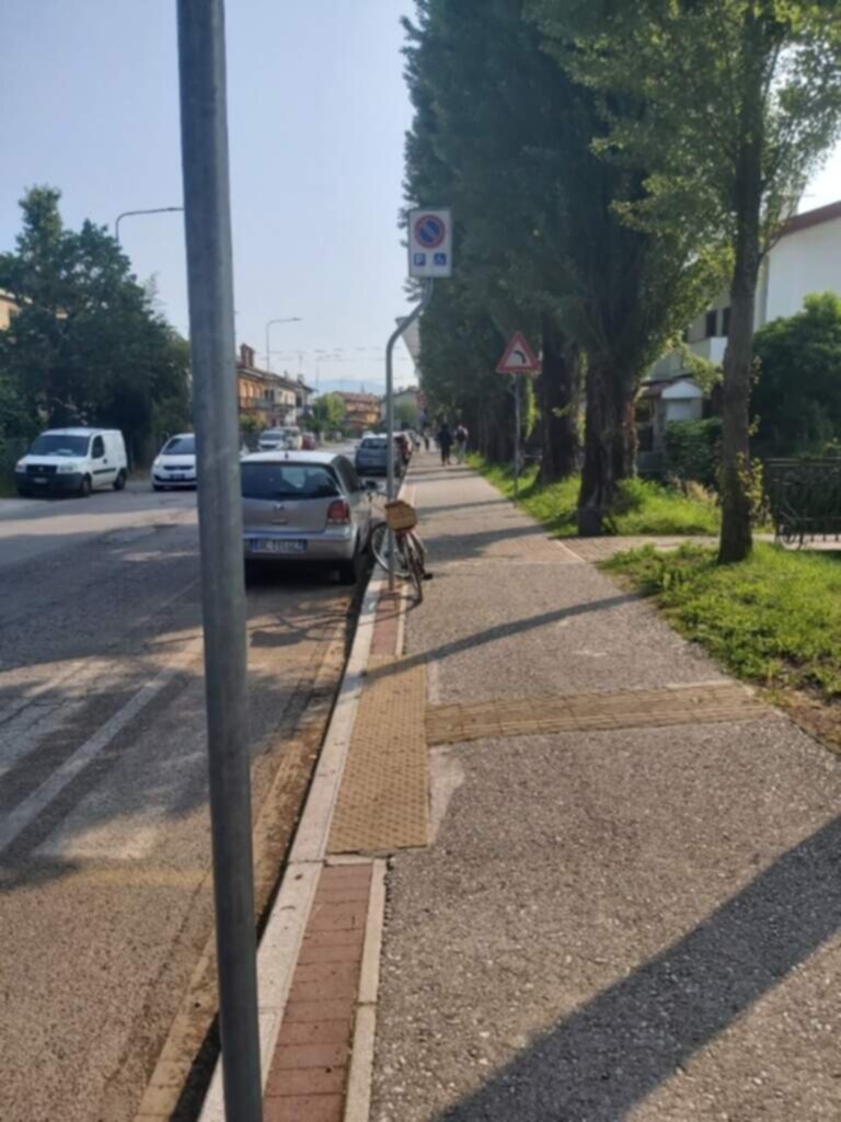 PARCHEGGIO DISABILI PUBBLICO